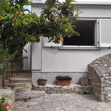 Corinas Holiday House *